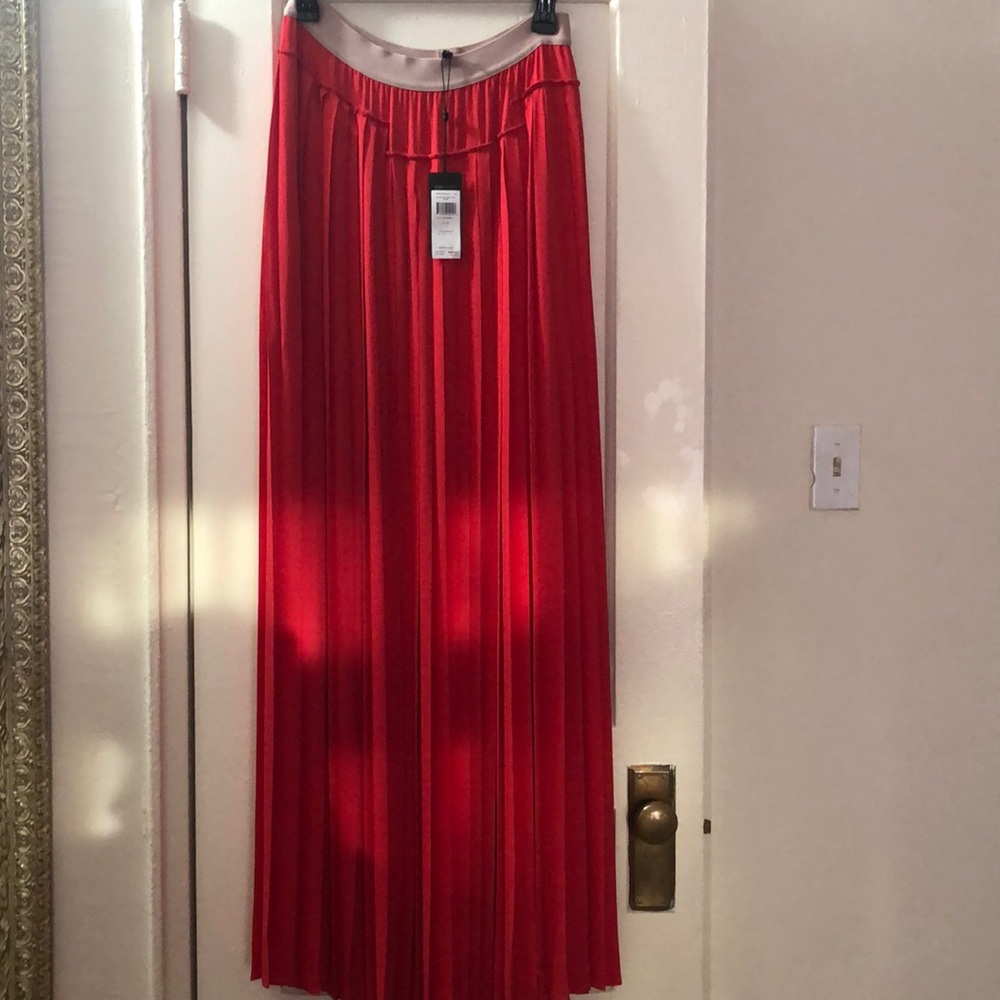 BCBG Skirt in large size. New never worn with tag